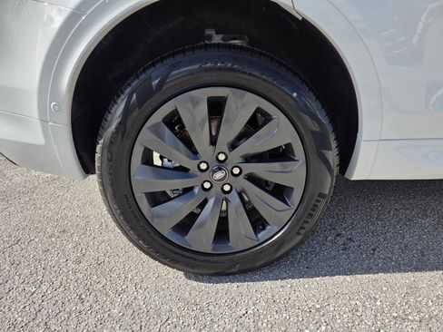 New 2025 Land Rover Discovery Sport S image 9