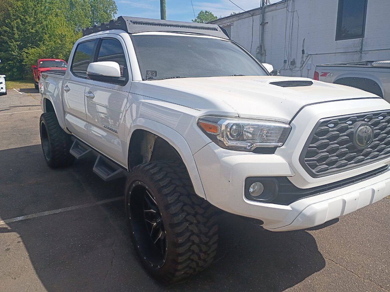 Used 2020 Toyota Tacoma TRD Sport AWD/4WD image 3