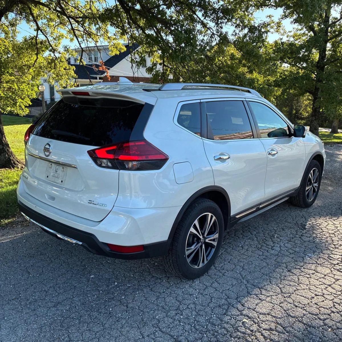 Used 2017 Nissan Rogue SL w/ SL Premium Package AWD/4WD image 8