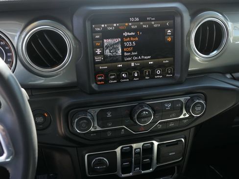 Used 2023 Jeep Wrangler Unlimited Sahara w/ LED Lighting Group AWD/4WD image 18