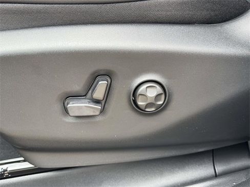 New 2026 Chrysler Pacifica Select w/ S Appearance Package image 30