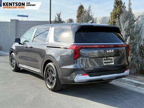 Used 2025 Kia Carnival image 6