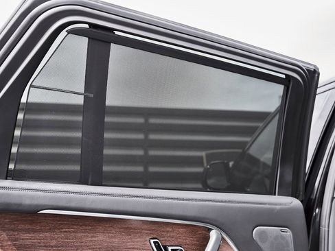 Used 2025 Land Rover Range Rover Long Wheelbase SE image 47