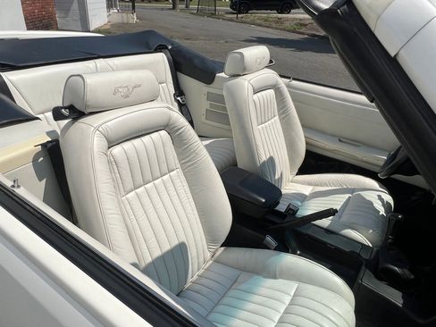 Used 1993 Ford Mustang LX RWD image 32