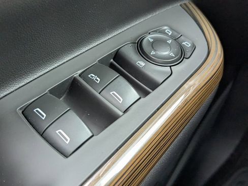 Used 2021 GMC Acadia SLE w/ Driver Convenience Package image 24