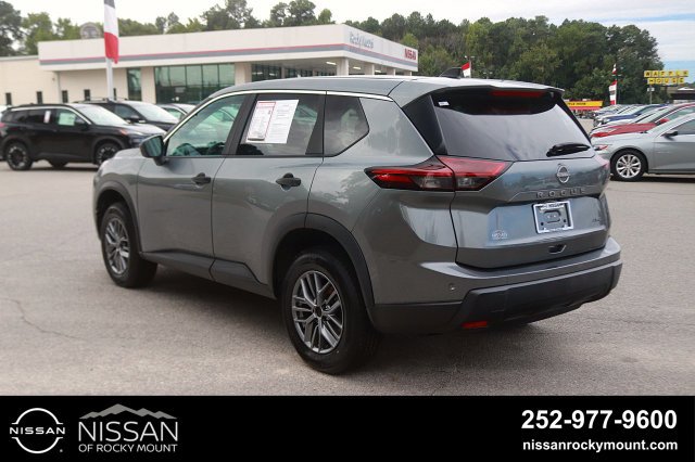 Used 2024 Nissan Rogue S AWD/4WD image 5