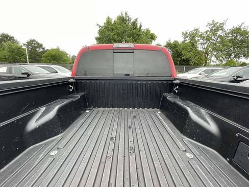 Used 2022 Toyota Tacoma SR5 RWD image 9