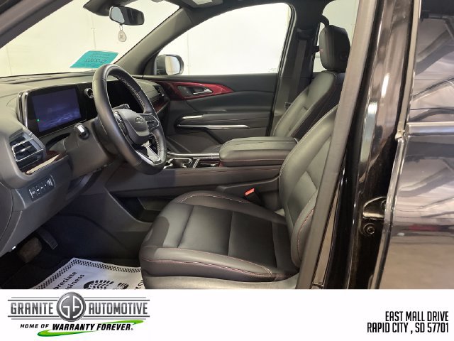 Used 2025 Chevrolet Traverse Z71 w/ Driver Confidence Package AWD/4WD image 2