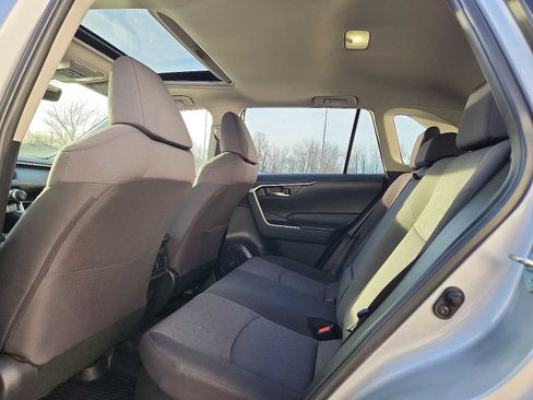 Used 2022 Toyota RAV4 XLE image 10