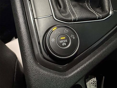 Used 2022 Volkswagen Tiguan SE image 29