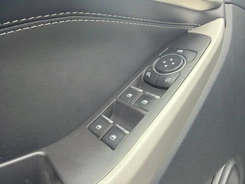 Used 2023 Ford Explorer XLT w/ Equipment Group 202A AWD/4WD image 13