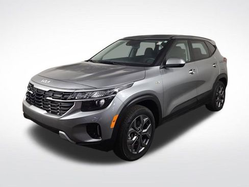 Used 2024 Kia Seltos LX AWD/4WD image 2