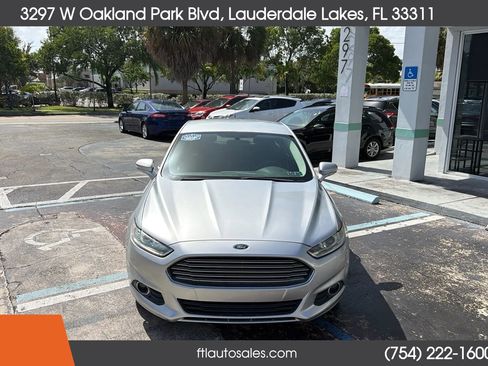 Used 2015 Ford Fusion SE w/ Equipment Group 201A FWD image 4