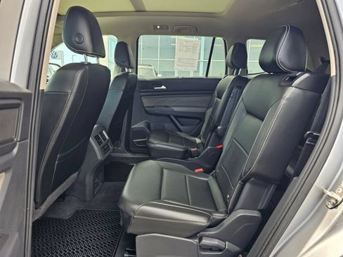Used 2022 Volkswagen Atlas SEL R-Line AWD/4WD image 12