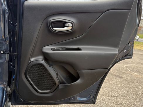 Used 2023 Jeep Renegade Latitude image 15