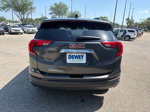 Used 2018 GMC Terrain SLE w/ Driver Convenience Package FWD image 4