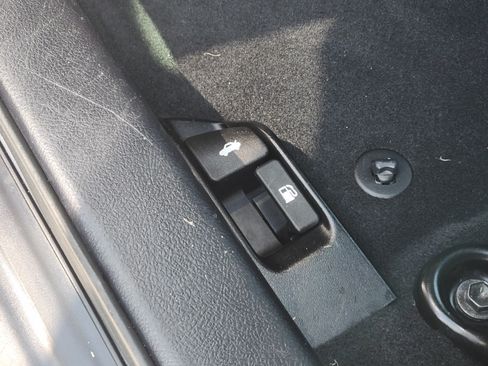 Used 2015 Toyota Camry SE FWD image 21
