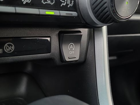 Used 2021 Toyota RAV4 XLE Premium image 23