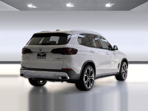 Used 2026 BMW X5 sDrive40i w/ Climate Comfort Package image 9