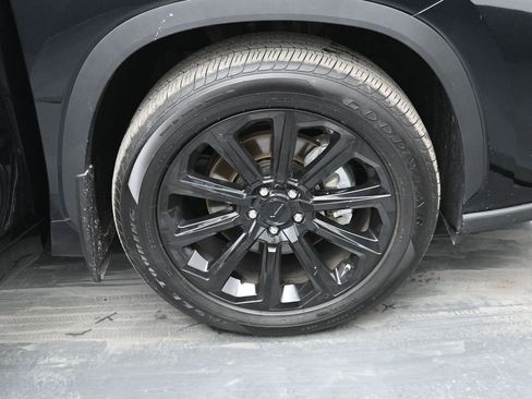 Certified 2025 Toyota Highlander Platinum image 41