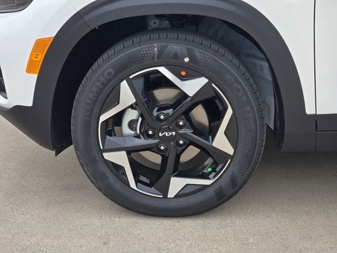 New 2026 Kia Seltos S FWD image 9