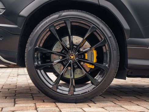 Used 2022 Lamborghini Urus AWD/4WD image 13