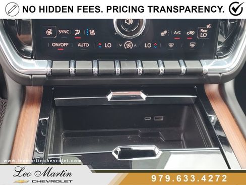 Used 2025 GMC Yukon Denali AWD/4WD image 29