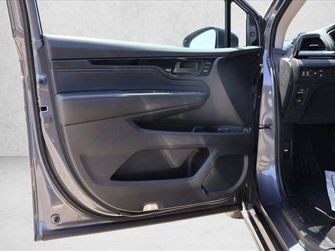 Used 2025 Honda Odyssey Touring image 12