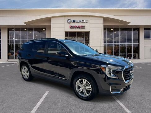Used 2022 GMC Terrain SLE w/ Driver Convenience Package image 2