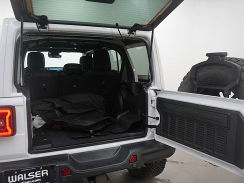 Used 2024 Jeep Wrangler Unlimited Rubicon AWD/4WD image 11