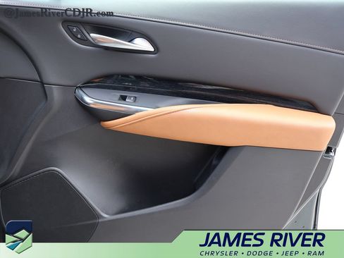 Used 2024 Cadillac XT4 Sport FWD image 7
