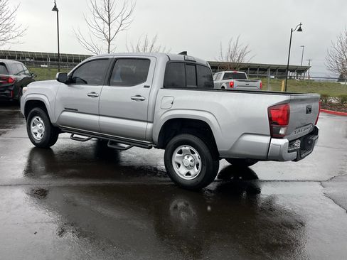 Used 2018 Toyota Tacoma SR5 image 3