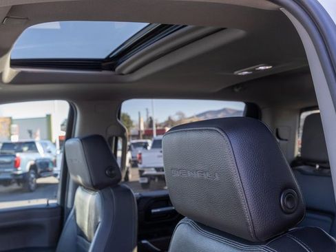 Used 2022 GMC Sierra 3500 Denali image 10