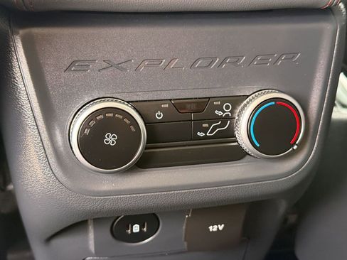Certified 2025 Ford Explorer Active w/ Active Comfort Package RWD image 19