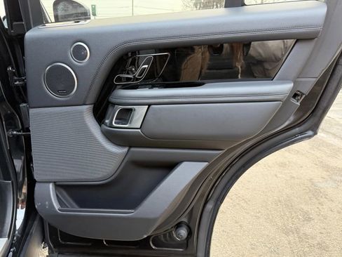 Used 2020 Land Rover Range Rover HSE image 24