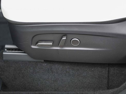 Used 2026 Tesla Model Y Long Range image 19