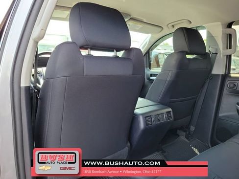 Used 2017 Toyota Tundra SR5 w/ SR5 Upgrade Package AWD/4WD image 12