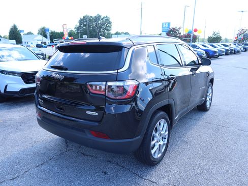 Used 2024 Jeep Compass Latitude AWD/4WD image 4