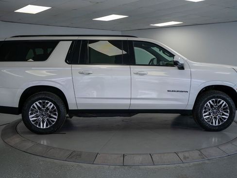 Used 2025 Chevrolet Suburban Z71 AWD/4WD image 8