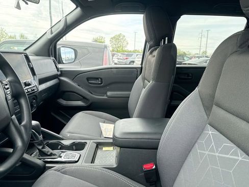 Used 2026 Nissan Frontier SV w/ Tow Package AWD/4WD image 9