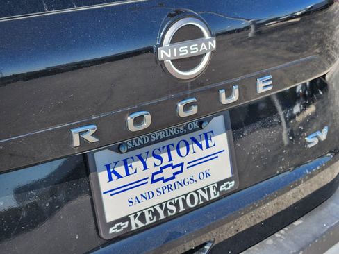 Used 2023 Nissan Rogue SV image 11