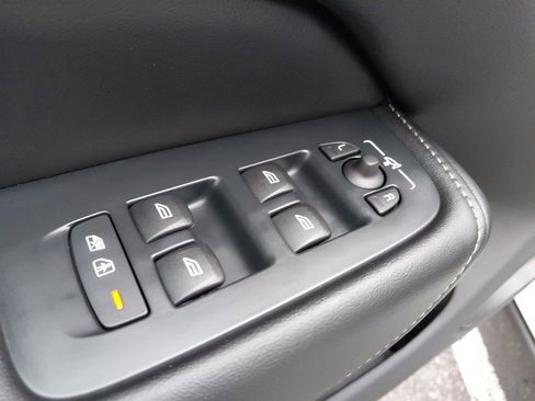 Used 2022 Volvo XC60 B5 Inscription w/ Advanced Package image 23