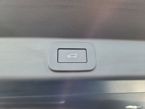 Used 2025 Land Rover Range Rover Sport SE AWD/4WD image 14