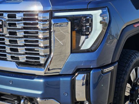 Used 2026 GMC Sierra 2500 Denali w/ Denali Reserve Package image 11