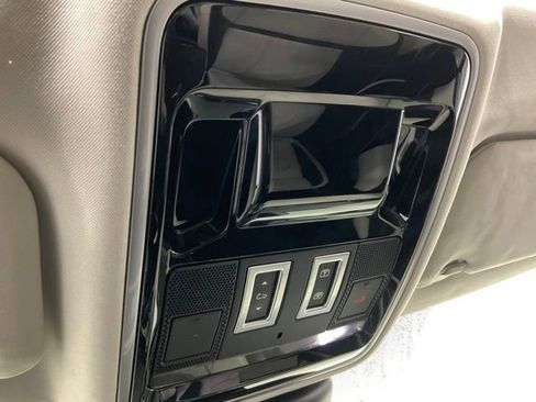 Used 2018 Land Rover Range Rover Velar S image 18