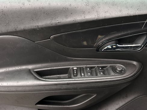 Used 2021 Buick Encore Preferred image 10