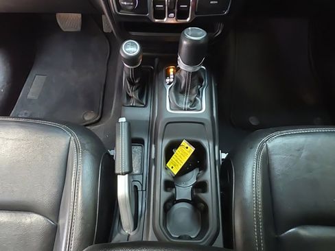 Used 2022 Jeep Wrangler Unlimited Sahara image 34