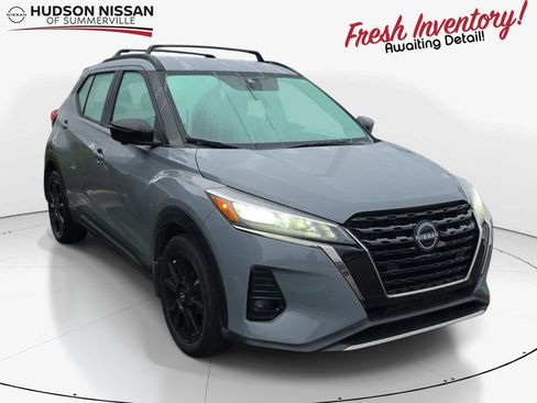 Used 2022 Nissan Kicks SR w/ Interior Electronics Package FWD image 1