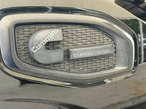 Used 2018 Nissan Titan SV w/ SV Convenience Package AWD/4WD image 15