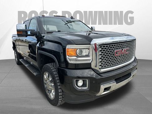Used 2017 GMC Sierra 2500 Denali w/ Suspension Package, Off-Road image 3